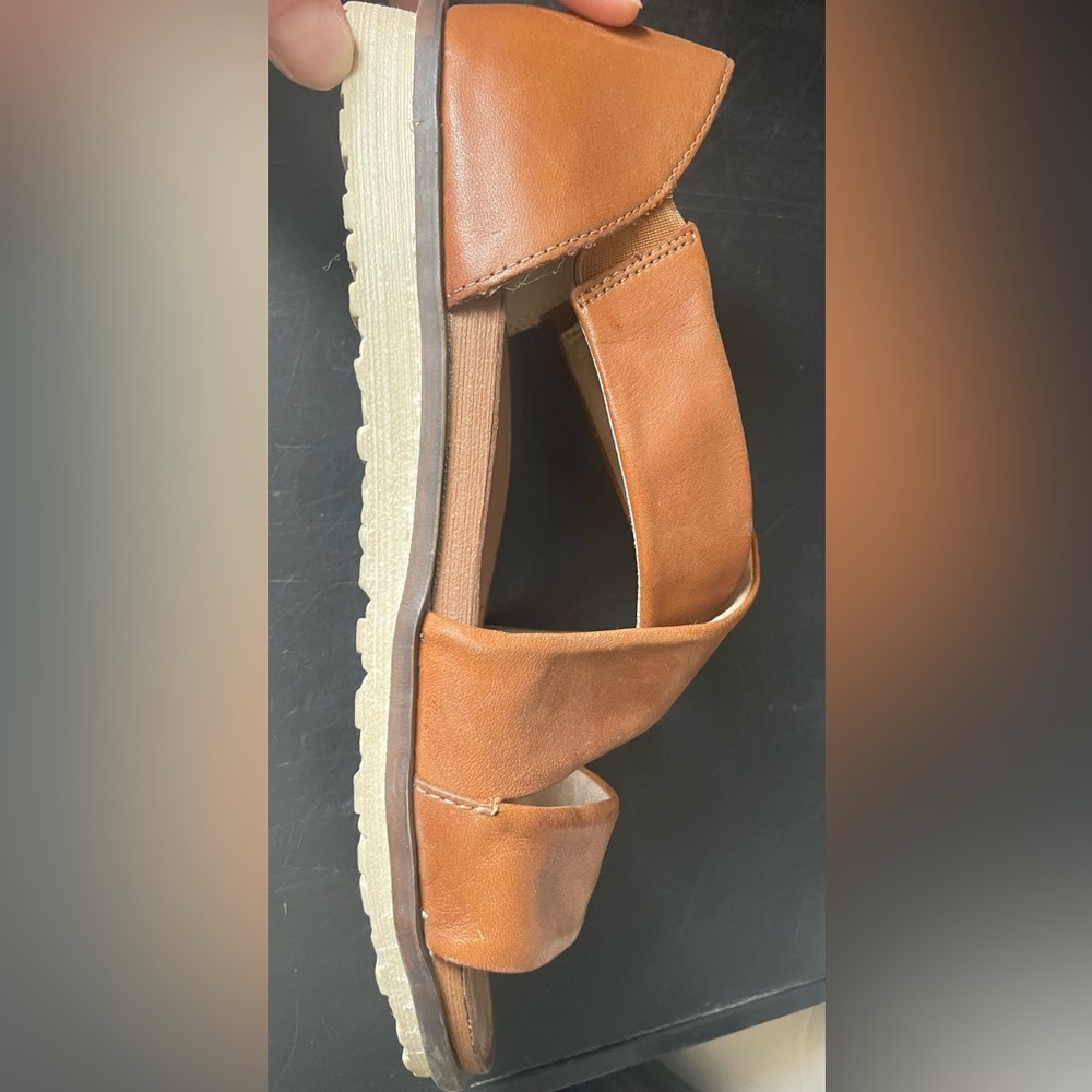 Remote Sandals - Picture 2 of 2